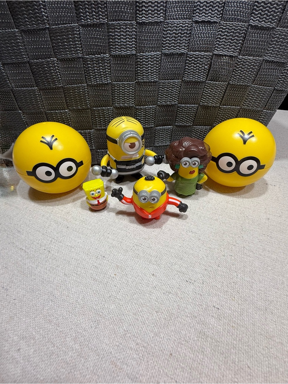 Universal Yellow Minion & SpongeBob Character Toy Set